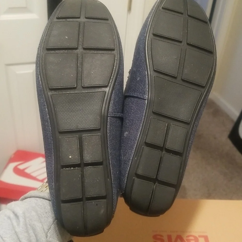 Shoes - Picture 4 of 8